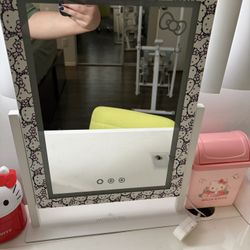 Hello Kitty Mirror 