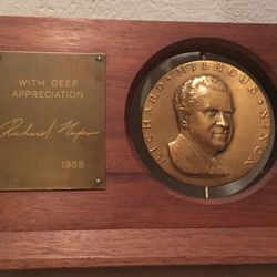 President Richard Nixon medal plaque antique  