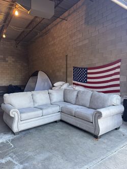 Like New Sectional Sofa With Nailhead Trim