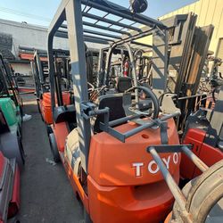 Toyota m7 Forklifts, 2 Stage, 5000 Lbs, 