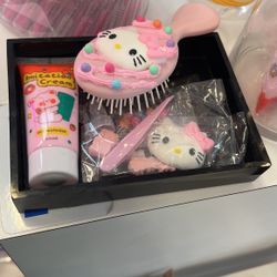 Custom Hello Kitty Hair  Brush 