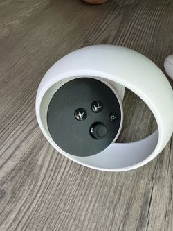 Meta VR Controller LX39EM set.  Great condition. $100 for the set.