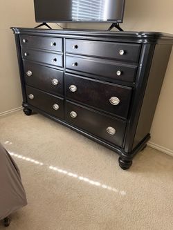 Traditional 8-Drawer Black/Espresso Dresser with Silver Hardware
