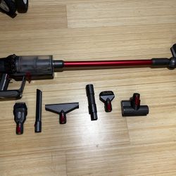 Dyson V11 Animal+ Cordless Vacuum – Excellent Condition – All Attachments