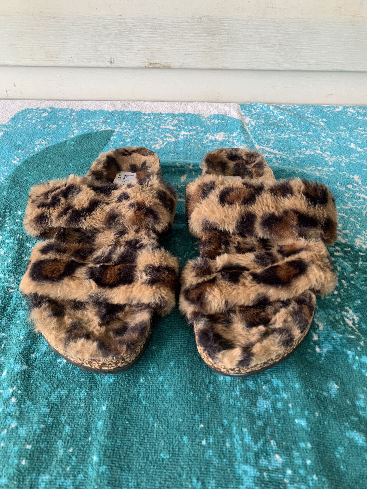 Nicole Miller Women’s Bamby Faux Fur Leopard Slide Sandals Shoes Size 7