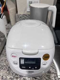 Zojirushi NS WAC10, Cup and Rice Spoon