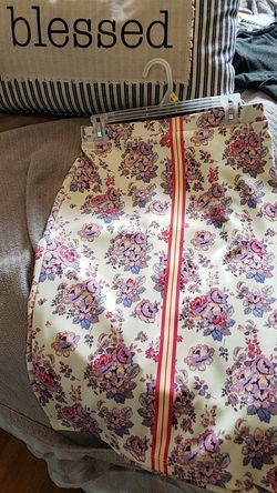 Spring floral pencil skirt with back slit