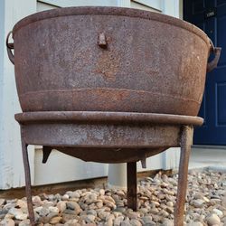 Antique Large 24" Cast Iron Cauldron Pot 3 Legs, stand and Handle