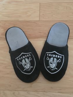 Las Vegas Raiders NFL Slippers. Large Size.