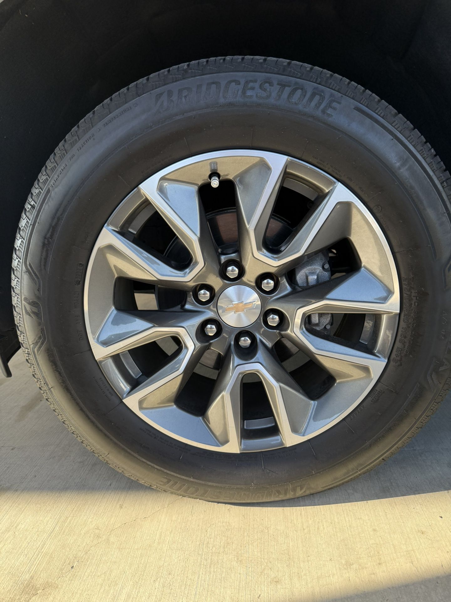 Like new Bridgestone Alenza 275/60R20 115S M+S