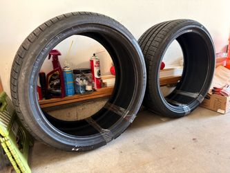 New 2x Pirelli 255/35 R20 Tires