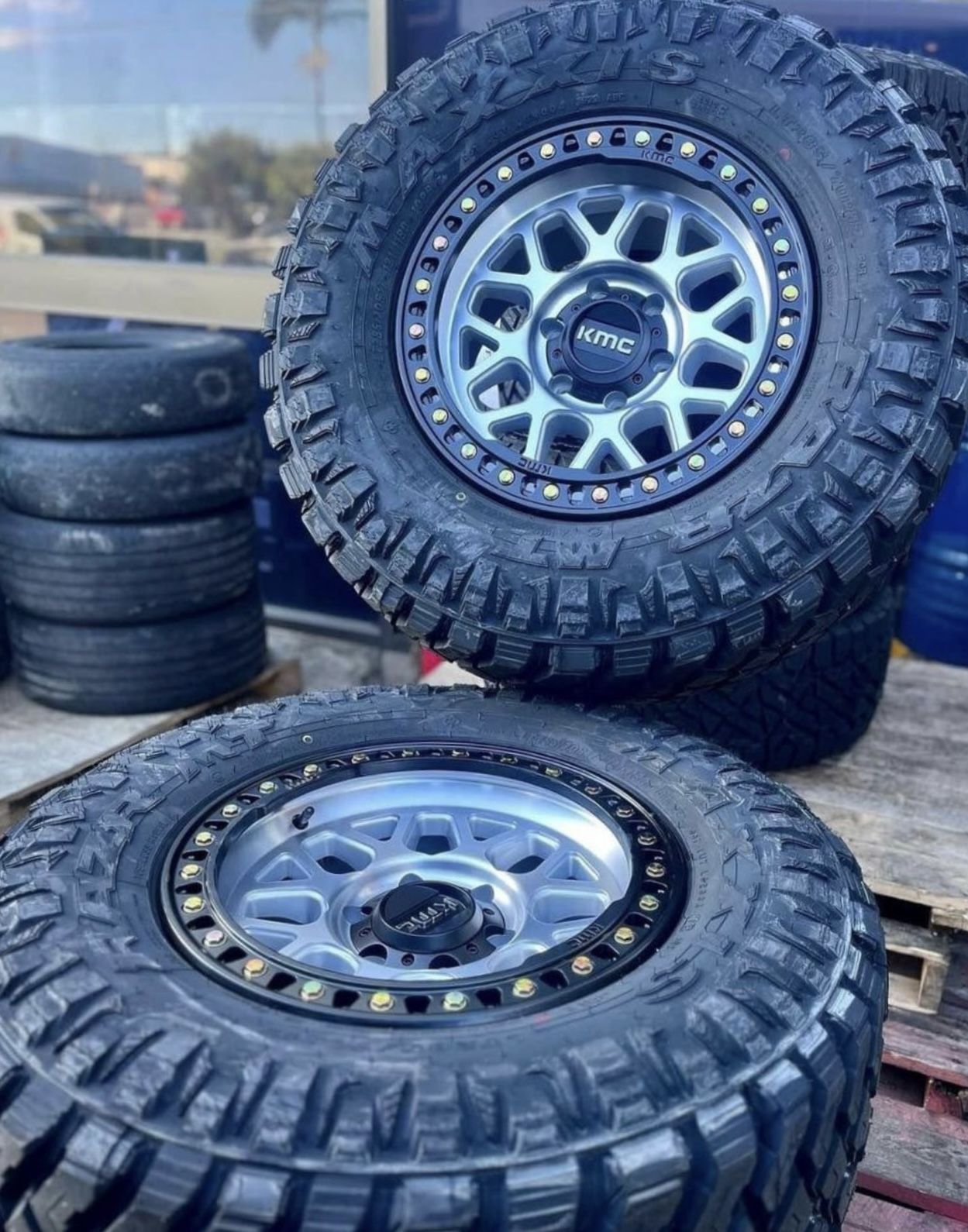 Kmc Grs 17x9 6x139.7 + 0 Offset Silver / Black Ring With Maaxis M/T 285/70R17 Tires π₯π₯π₯