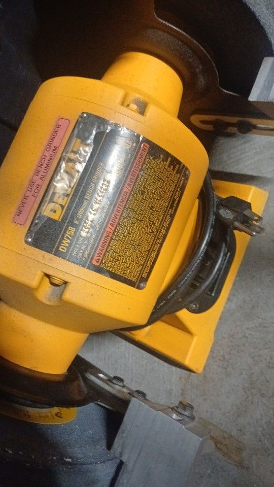 DW756 6 in. Bench Grinder