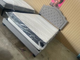 Queen bed with mattress 🦖