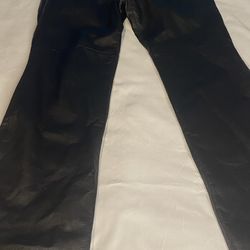 Womans Black Leather Pants Size 10 by New Port News Excellent Condition Vintage