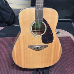 Yamaha FG800 Acoustic Guitar W/Soft Case