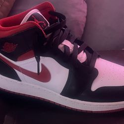 Air Jordan 1 MID GS