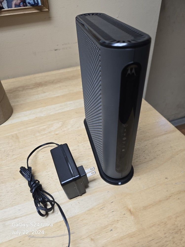 Motorola 16x4 AC 1900 Router/Modem