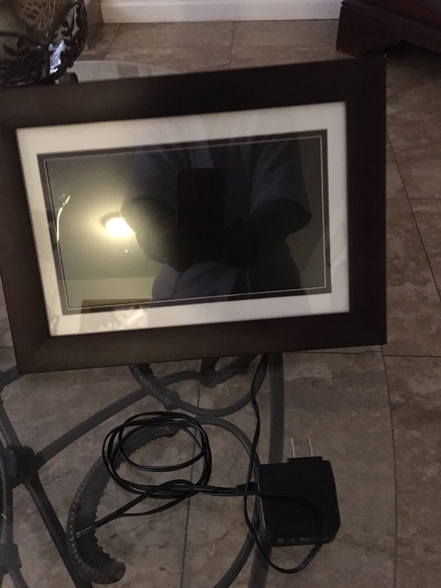 Digital picture frame