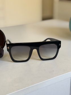 Tom Ford Renee TF847 Sunglasses – Like New – Only 30 Days Old