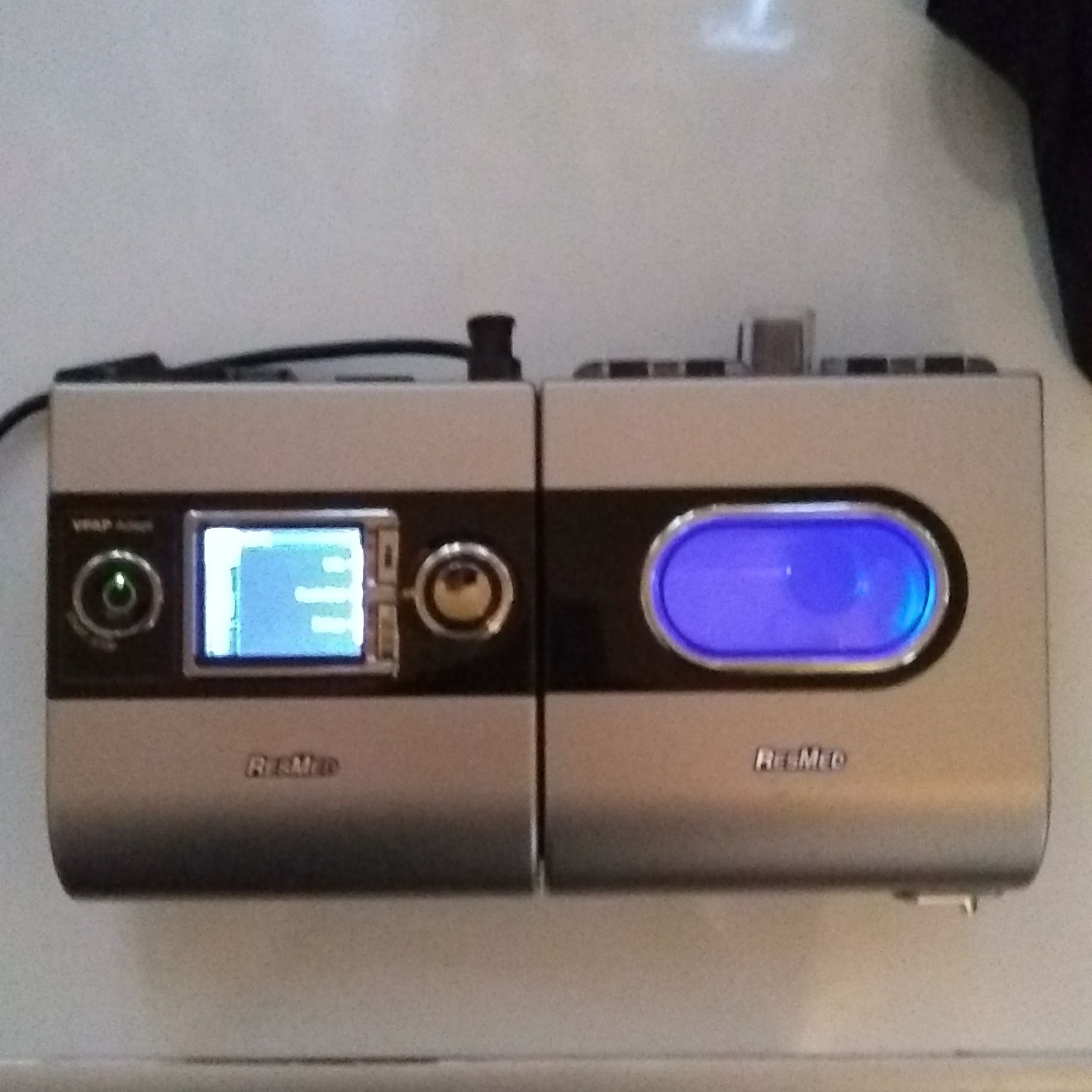 ResMed S9 VPAP Adapt H5i heated humdifier.