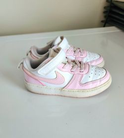 Nike tennis shoes
