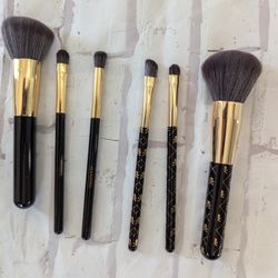 6 New Skulls And Crossbones Makeup Brushes