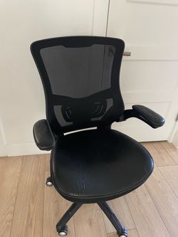 Black Mesh Back Office Chair with Armrests