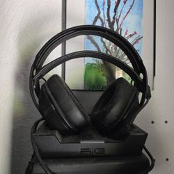 X Box X And Games Headphones Annd Wallmount