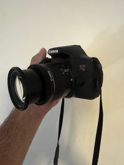 Canon EOS Rebel T8i DSLR Camera + Charger - Excellent Condition