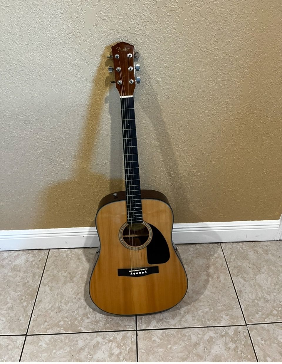 Guitar FENDER ACOUSTIC MODEL DG-60 NAT-DS-V2…SEE ALL PHOTOS… In Great Condition…$165