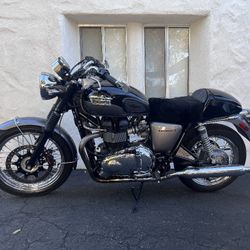 

2012 Triumph Bonneville T100 
