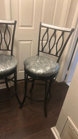 Swivel barstools good condition