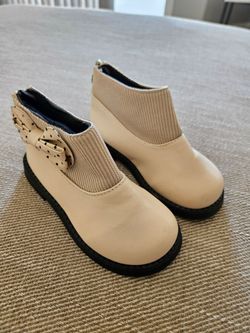 Girls little boots size 11c