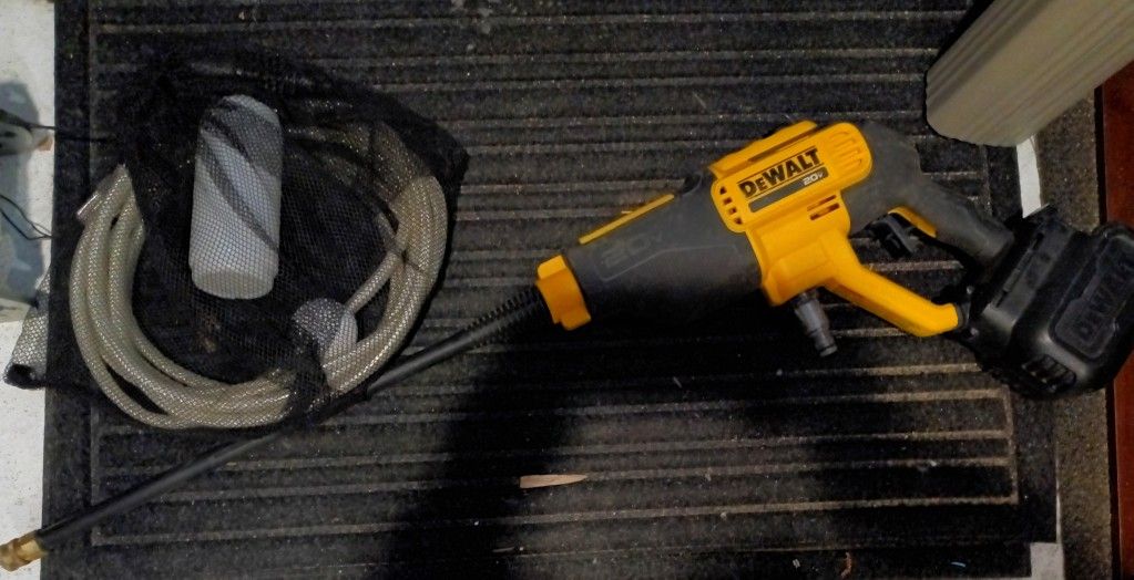 DeWalt 20V MAX 550 PSI 1.0 GPM Cold Water Cordless Battery Power Cleaner (Tool Only)