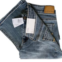 American Eagle Favorite Boyfriend Jeans Women’s Size 6 Long NEW!!