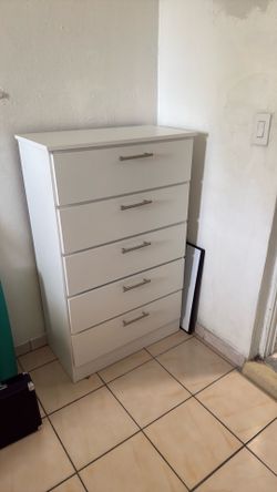 White Vertical Dresser 5 Drawers