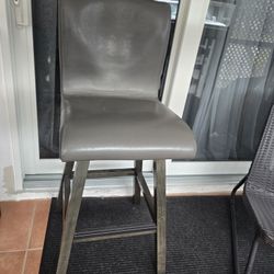 2 SWIVEL BARSTOOLS