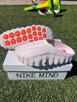 Pearl pink Nike mind 001
