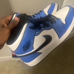 Jordan 1 Mid 