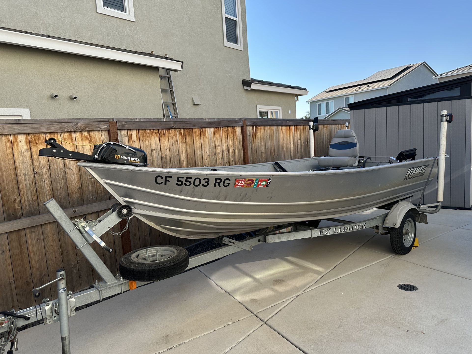 2007 Klamath 14 FT Fishing Boat