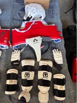 NICE!  Kids MOOTO Martial Arts Pads Full Package - LIKE NEW!