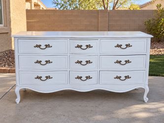 White French Provincial Style 9-Drawer Dresser