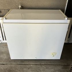 Frigidaire 7.0 Cu  Freezer 
