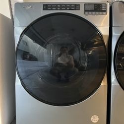 Whirlpool 4.5 cu. ft. Front Load Washer (Chrome Shadow)