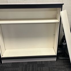 Metal Cabinet With 2 Shelfs