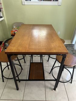 Dinning Table w/Stools