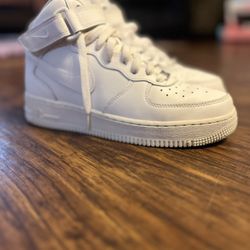 Air Force 1s Mid