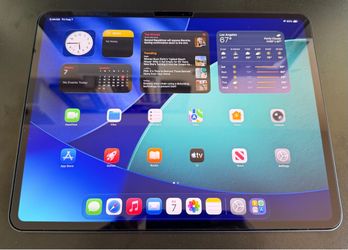 iPad Pro 13 inch M5 with extras