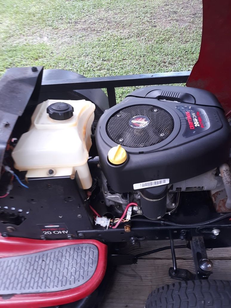 Craftsman LT3000 Riding Mower 20hp 42" Cut for Sale in Dunnellon
